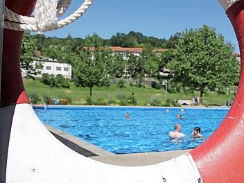 Sommer, Sonne, Sonnenschein: Diese Woche bringt Sommerhitze. Abkühlung verspricht ein Bad im kühlen Nass - wie hier im Eltmanner Freibad. Fotos: Katja Müller