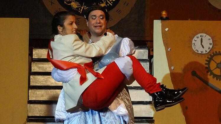 Sissi und Franz (Tobias Schäfer und Eva Hein) kamen aus der Zeitmaschine  ins Nüdlingen der Gegenwart getappst.Pierre Strecker