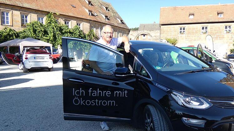 200 000 Kilometer Erfahrung mit E-Autos hat Christoph Helfrich aus Bad Königshofen gesammelt.