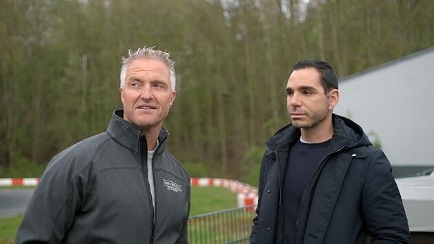 In der dritten Folge von "Ralf & &Eacute;tienne: Wir sagen Ja" besucht Ralf Schumacher (links) mit seinem Partner &Eacute;tienne die Kartbahn in Kerpen-Manheim.