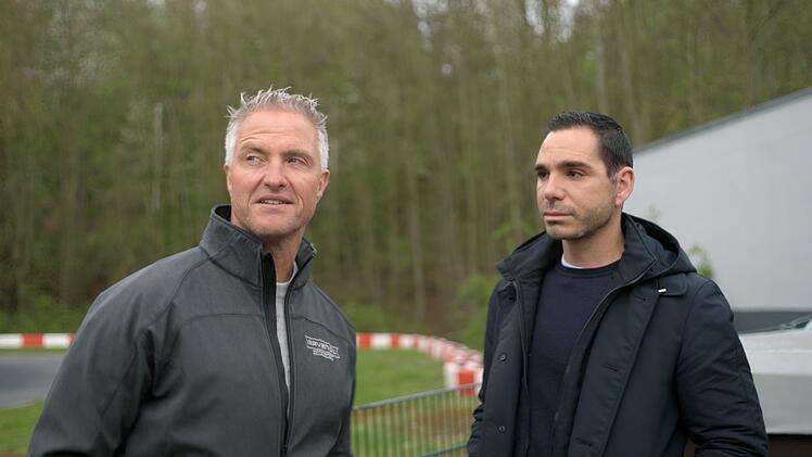 In der dritten Folge von "Ralf & &Eacute;tienne: Wir sagen Ja" besucht Ralf Schumacher (links) mit seinem Partner &Eacute;tienne die Kartbahn in Kerpen-Manheim.
