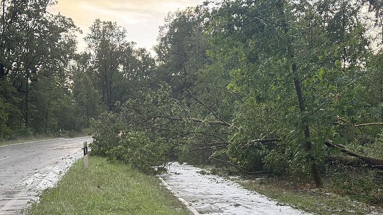 Unwetter w&uuml;tet &uuml;ber Erlangen und N&uuml;rnberg: Hagel und Stra&szlig;enblockaden
