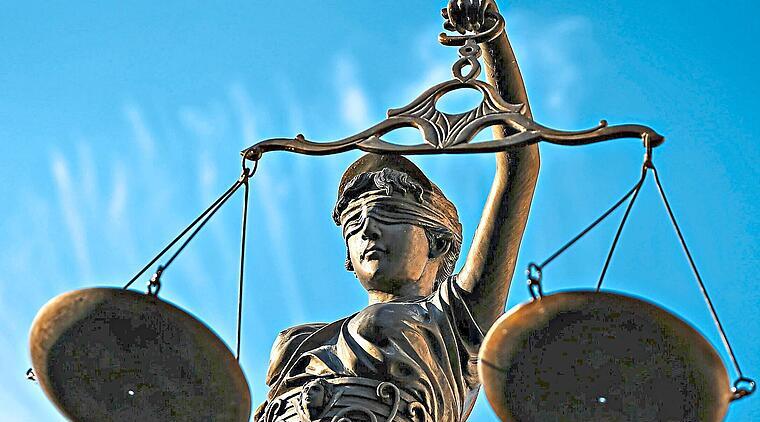 Sohn vor der Polizei geschlagen und vor Gericht gelandet