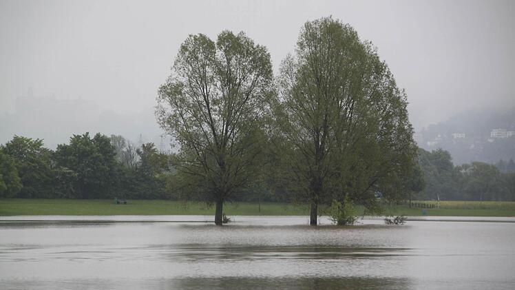 Die Insel im Badesee ist verschwunden.