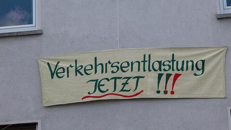Proteste in Nüdlingen wegen des Durchgangsverkehrs. Foto: Ewald Kiesel
