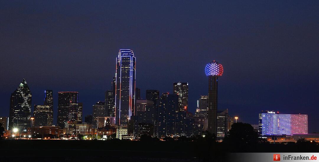 Weltweit gedenken Menschen den Opfer des Terrors von Paris