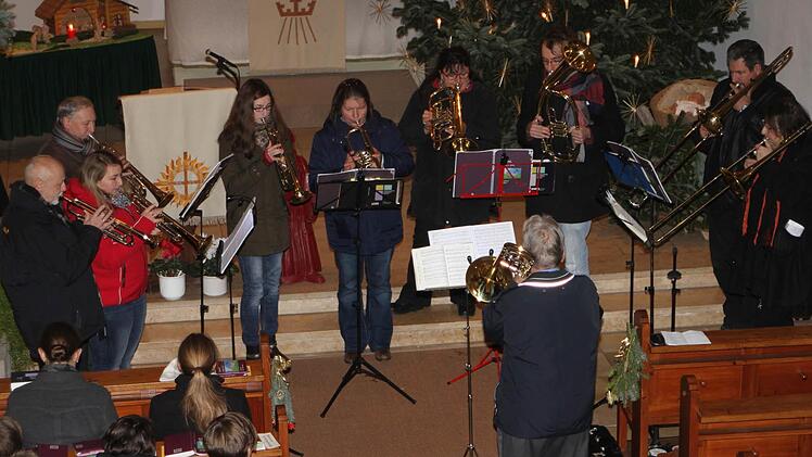 Der Posaunenchor unter Leitung von Herbert Hofmann umrahmte den Festgottesdienst und die Zeremonie zum Jubiläumsjahr musikalisch. Fotos: Günther Geiling