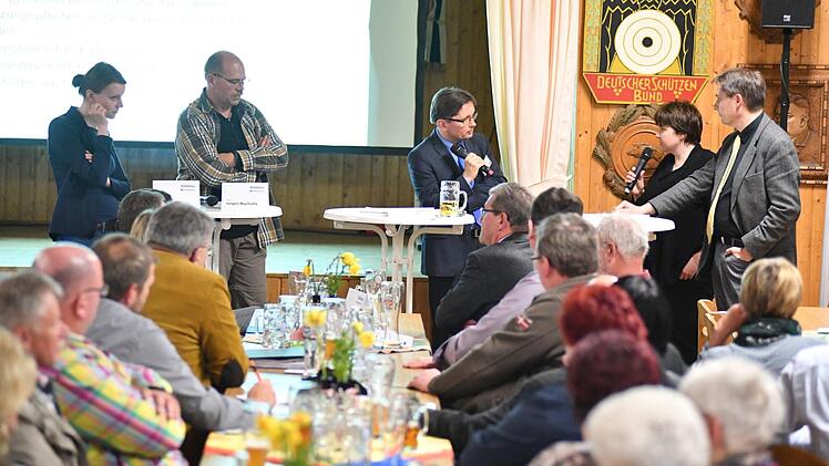 Impressionen vom Diskussionsabend in Stadtsteinach Foto: Ronald Rinklef