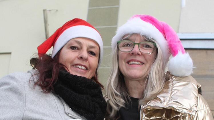 Petra Gareis und Conny Kastner sind keine Kinder von Traurigkeit: "Wo was los ist, sind wir dabei!", sagen sie. Foto: Sonny Adam