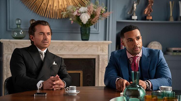 Wird es Antoine (William Abadie, links) und Emilys Ex-Freund Alfie (Lucien Laviscount) ebenfalls nach Italien verschlagen?