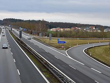 Die Bürger von Horhausen (der Ort liegt rechts hinten im Bild) fühlen sich seit vielen Jahren vom Lärm der Maintalautobahn  massiv gestört.  Ulrike Langer