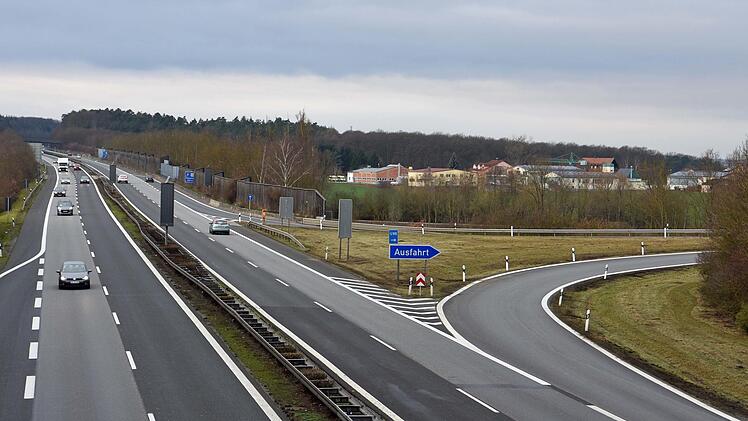 Die Bürger von Horhausen (der Ort liegt rechts hinten im Bild) fühlen sich seit vielen Jahren vom Lärm der Maintalautobahn  massiv gestört.  Ulrike Langer