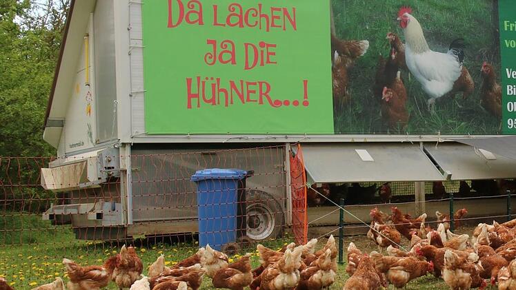 Das H&uuml;hnermobil ist ein fahrbarer H&uuml;hnerstall. Foto: Katrin Geyer