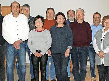 Der Obst- und Gartenbauverein Neukenroth geht mit zwei "Neuen" im Vorstand in die nächste Saison. Das Bild zeigt von links Bürgermeister Rainer Detsch, Kreisvorsitzenden Fritz Pohl, Vorsitzenden Georg Schank, Thomas Blumenröther, Ellen Erhard, Gerhard Männlein, Pia Männlein, Gerhard Opel, Reinhard Bienlein, Georg Erhard, Sigrid Schank, Gerhard Schneider und Jessica Schubert. Foto: Joachim Beez