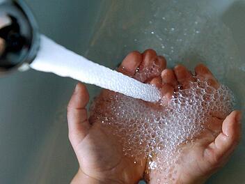 Im Markt Burkardroth gibt es eine neue Satzung für die Wasserversorgung. Foto: Symbolbild Patrick Pleul +++(c) dpa