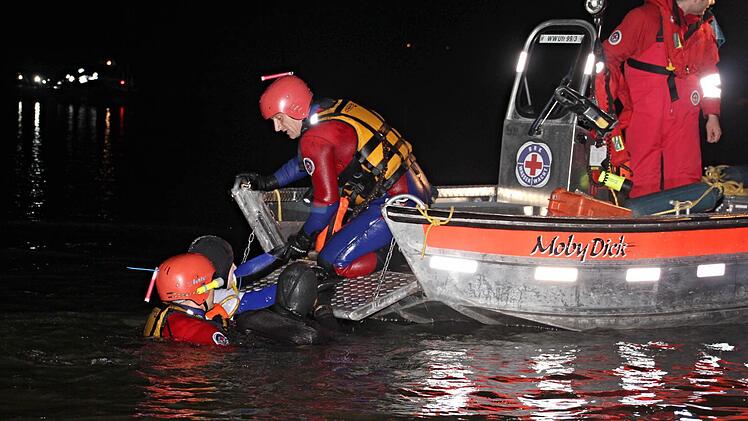 Und ab ins sichere Boot Foto: Helmut Will