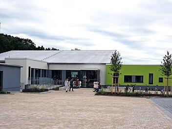 Eine Förderung aus dem Bundesprogramm zur Sanierung kommunaler Einrichtungen hätte der Gemeinde Heßdorf auch für die Grundschule und die Turnhalle in Hannberg gutgetan. Foto: Richard Sänger