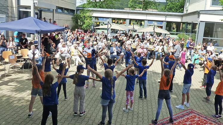 Die Schüler unterhielten das Publikum mit verschiedenen Vorführungen.
