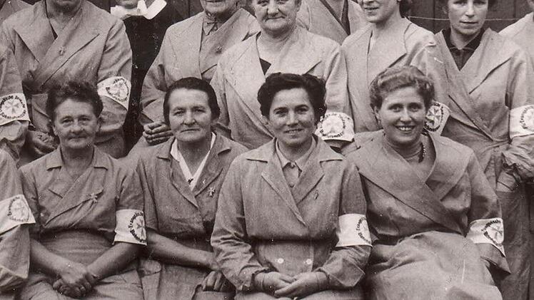 Tausende von Reisenden aus Mitteldeutschland betreuten die Mitarbeiterinnen der evangelischen Bahnhofsmission Ludwigsstadt ehrenamtlich - hier 1955.