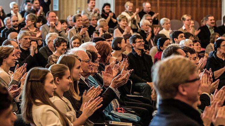 Zahlreiche Zuhörer beim Oster-Konzert des Jugend-Symphonie-Orchesters Oberfranken im Coburger KongresshausFoto: Jochen Berger