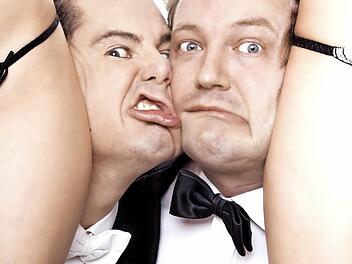 Streckenbach (links) und K&ouml;hler beschlossen irgendwann, gemeinsam lustige Sachen zu machen. Das tun sie seither mit erheblichem Erfolg. Am Samstag tun sie es wieder - in der Stadthalle in Eltmann.  Foto: privat