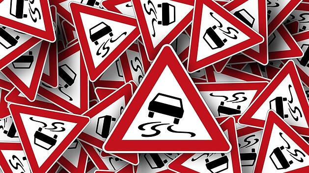 Wo gilt die StVO? Darf man rechts überholen? Und müssen Radfahrer auf dem Radweg fahren? Teste dein Wissen über diese und andere Verkehrsmythen! Foto: Pixabay