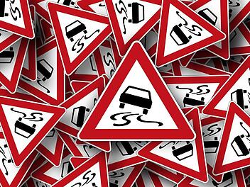Wo gilt die StVO? Darf man rechts überholen? Und müssen Radfahrer auf dem Radweg fahren? Teste dein Wissen über diese und andere Verkehrsmythen! Foto: Pixabay