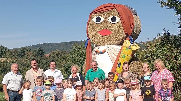 Bad Staffelstein: Nach gro&szlig;em Erfolg - meterhohe Strohpuppen sollen erneut Schulkinder sch&uuml;tzen
