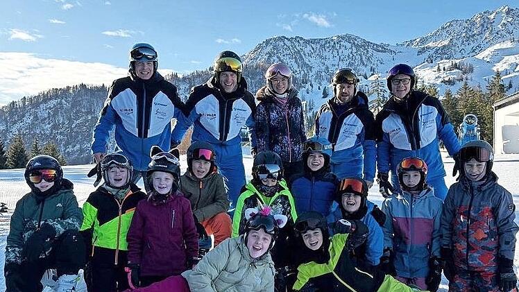 Hintere Reihe (v.l.): Andreas Heller, Stefan Felkel, Nina Hock, Thomas Neudecker sowie der Erste Vorsitzende Hubert Scheidel.