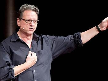 Günter Grünwald in Coburg: voll in Aktion.  Foto: Albert Höchstädter