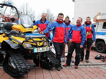 Die neue Bergwacht Rennsteig mit Leiter Ralf Schmidt (Zweiter von links) Foto: Bettina Knauth