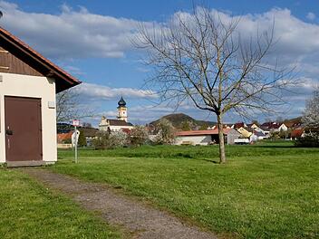 Zwischen Ortsende und Circus Luna, nahe der Gartensiedlung, soll der Platz für die Wohnmobile geplant werden. Foto: Gerd Schaar