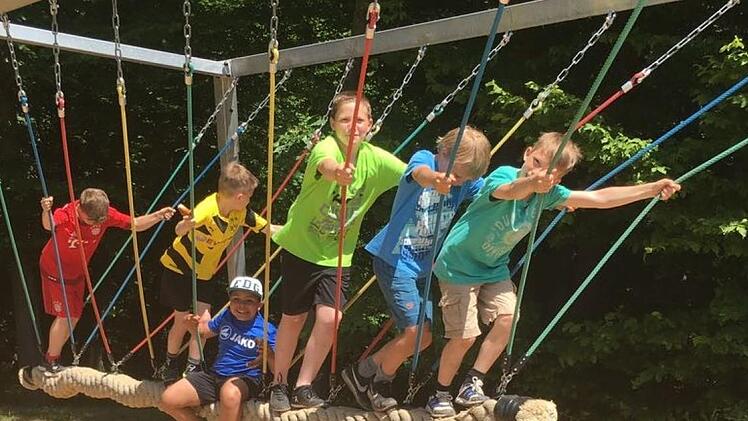 Auch die Röttenbacher Fußballkids der E3 sind begeistert dabei. Foto: Johanna Blum