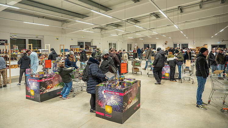 Mega-Ansturm auf B&ouml;ller und Raketen: Verkaufsstart f&uuml;r Silvesterfeuerwerk geht los