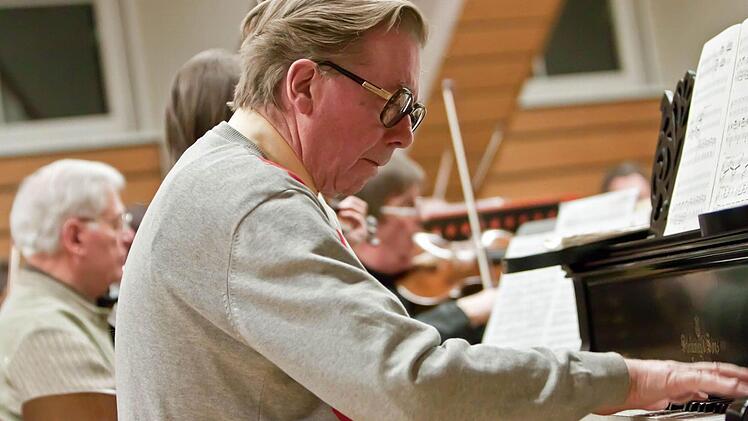 Konzentriert: Hans-Dieter Bauer probt Griegs Klavierkonzert a-Moll.