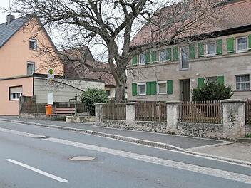 Die Bushaltestelle in der Königsstraße. Hier wünschen sich die Bürger eine Unterstellmöglichkeit für die Schulkinder. Foto: Roland Meister