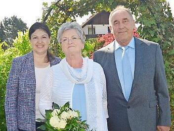 Goldene Hochzeit feierten Hermine und Roland Zapfe in Ruppen. Für die Stadt Kronach gratulierte Zweite Bürgermeisterin Angela Hofmann (links). Foto: K.-H. Hofmann
