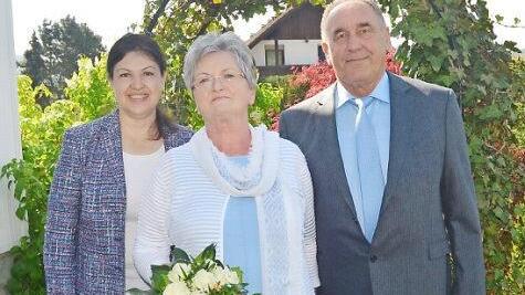 Goldene Hochzeit feierten Hermine und Roland Zapfe in Ruppen. Für die Stadt Kronach gratulierte Zweite Bürgermeisterin Angela Hofmann (links). Foto: K.-H. Hofmann