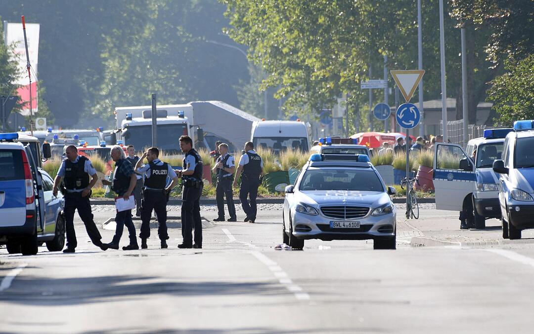 In einer Diskothek in Konstanz in Baden-Württemberg sind in der Nacht zum Sonntag Schüsse gefallen. Der Täter ist unter den Toten.