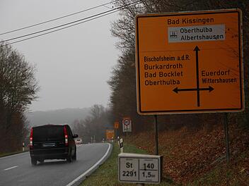 Die Höchstgeschwindigkeit auf der Staatsstraße 2291 in Höhe der Anschlussstelle Oberthulba in Fahrtrichtung Bad Kissingen wird von bisher 80 Stundenkilometer auf künftig 70 gesenkt.  Fotos: Kerstin Väth