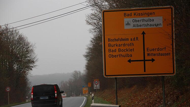 Die Höchstgeschwindigkeit auf der Staatsstraße 2291 in Höhe der Anschlussstelle Oberthulba in Fahrtrichtung Bad Kissingen wird von bisher 80 Stundenkilometer auf künftig 70 gesenkt.  Fotos: Kerstin Väth