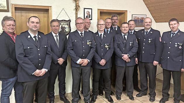 Bürgermeister Norbert Walter, KBM Oliver Kronester, Landrat Alexander Tritthart, Bernd Franke, Wolfgang Junggunst, Robert Kellermann, Jürgen Wehner, Manfred Köberlein, Tobias Weiß, Thomas Wolf, Harald Junggunst, Kommandant Jürgen Wellein (von link...