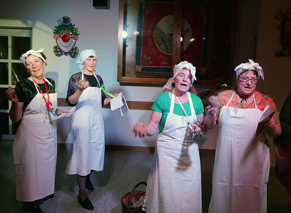 Weiberfastnacht, die 25.