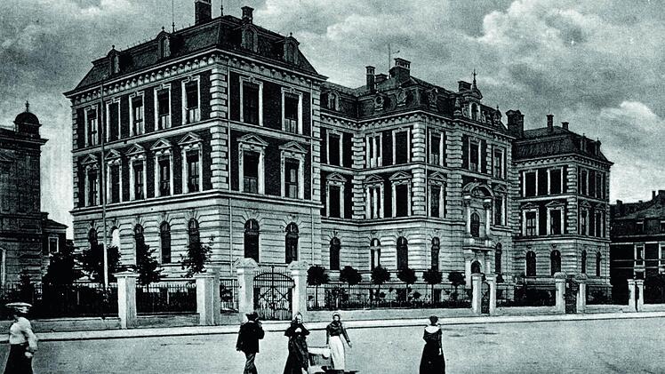 Quelle: Stadtarchiv ErlangenBildunterschrift: Augenklinik an der Universitätsstraße um 1900
