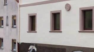 Die Aussage kam nicht unerwartet, aber doch wie ein Paukenschlag. Der Heimatverein Nüdlingen wird kein Bergfest mehr veranstalten. Vorsitzender Werner Beck nahm bei der Generalversammlung im ehemaligen Gasthaus "Stern" kein Blatt vor den Mund. Neu verputzt ist diese Fassade des  ehemaligen Gasthauses "Stern" in Nüdlingen.  Foto: Sigismund von Dobschütz