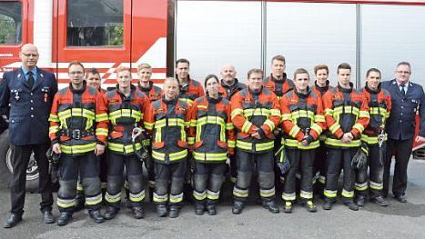 Die beiden Gruppen der FFW Neunkirchen bestanden die Prüfung mit Bravour. Foto: Robert Landwehr