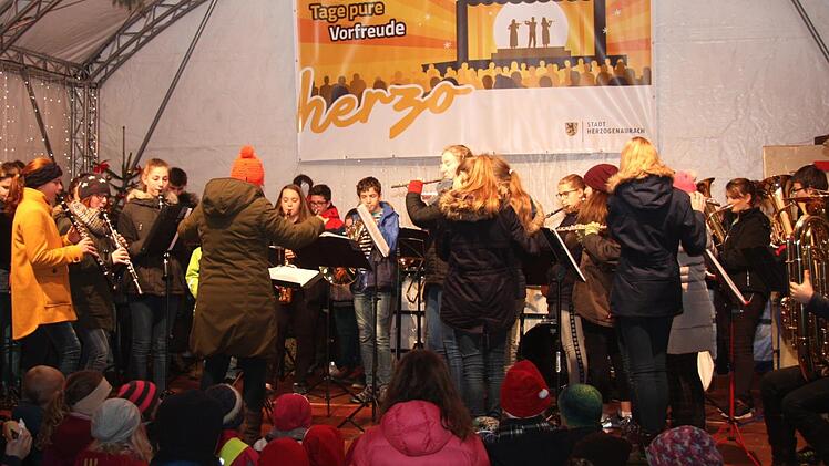 Die Eröffnung des Weihnachtsmarktes    Foto: Richard Sänger