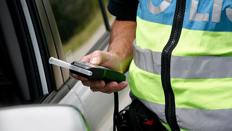 Mehlmeisel: Betrunkener Autofahrer mit 2,2 Promille erwischt - kurz darauf fällt er wieder auf