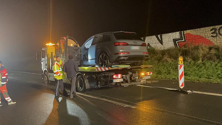Unfall mit drei Autos: Mindestens eine Person verletzt