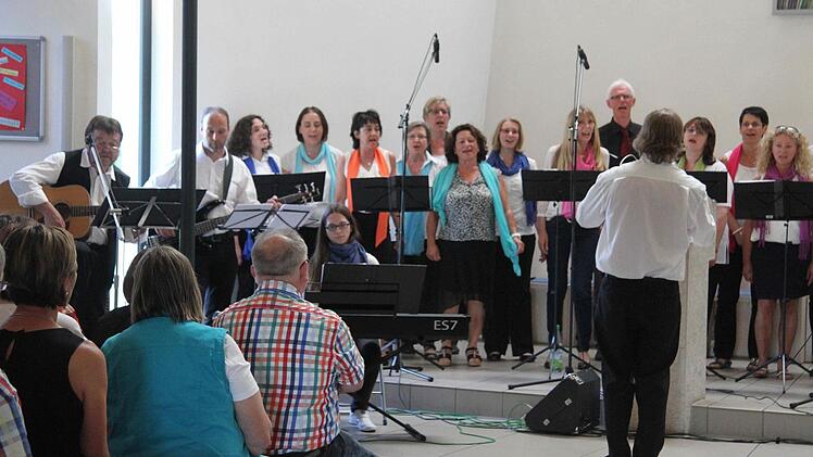 Der Gospel- und Worship-Chor kam mit Band.